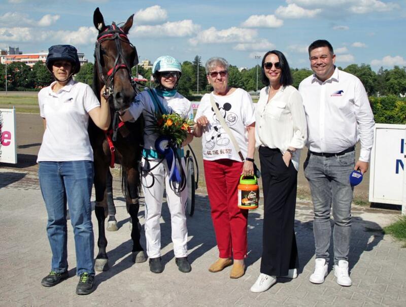 Anna-Lisa Kunze und Diakan CR Foto Marius Schwarz