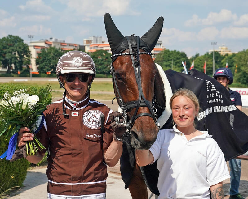 Josef Franzl und Saluti Foto Marius Schwarz