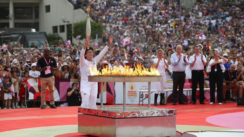 olympische flamme in enghien 19 juli 2024