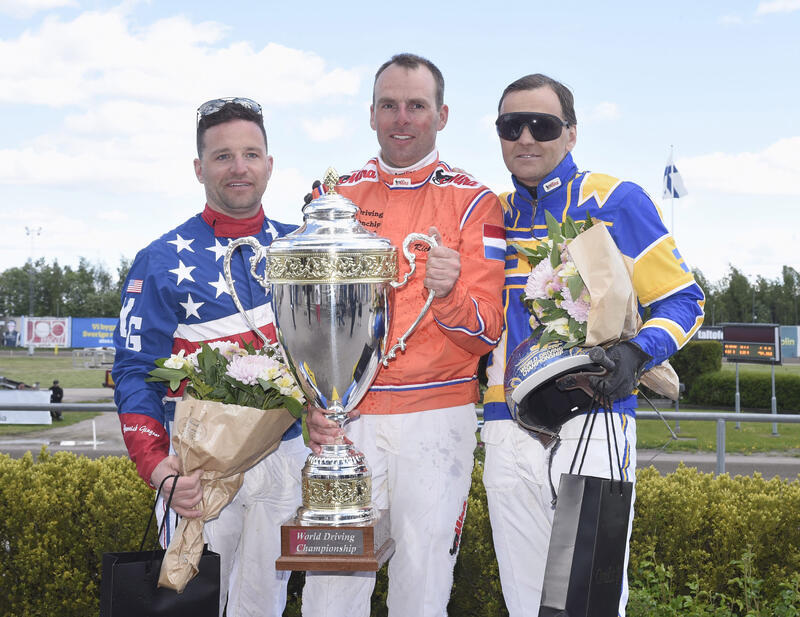 Rick Ebbinge med pokal1