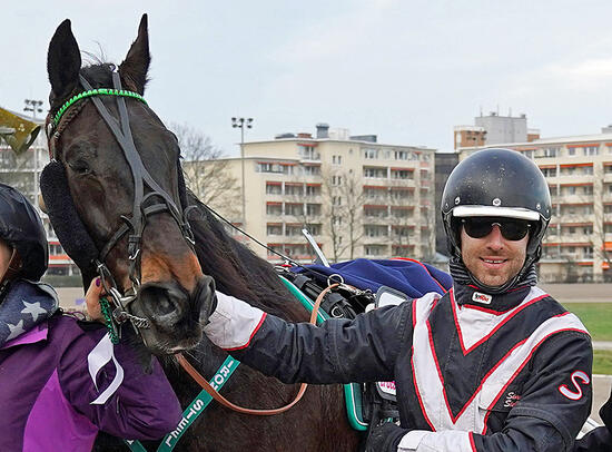 Simon Siebert und Iron Steel Foto Mariuis Schwarz