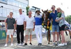 stor_segergladje_efter_red_lady_express_seger_i_e3finalen