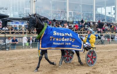 Svenskt Travderby Parade